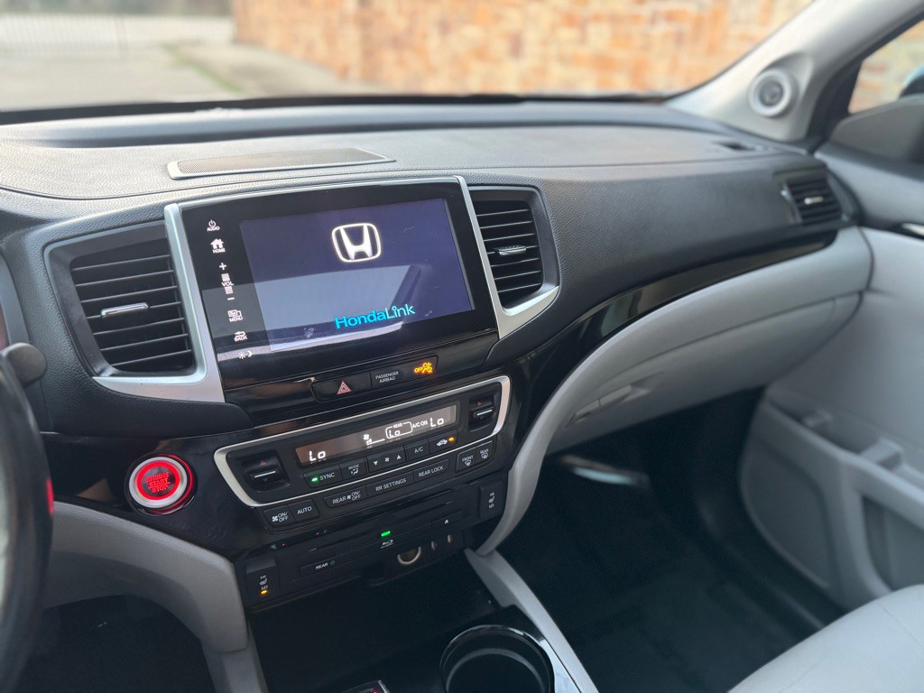 2017 Honda Pilot Image 17