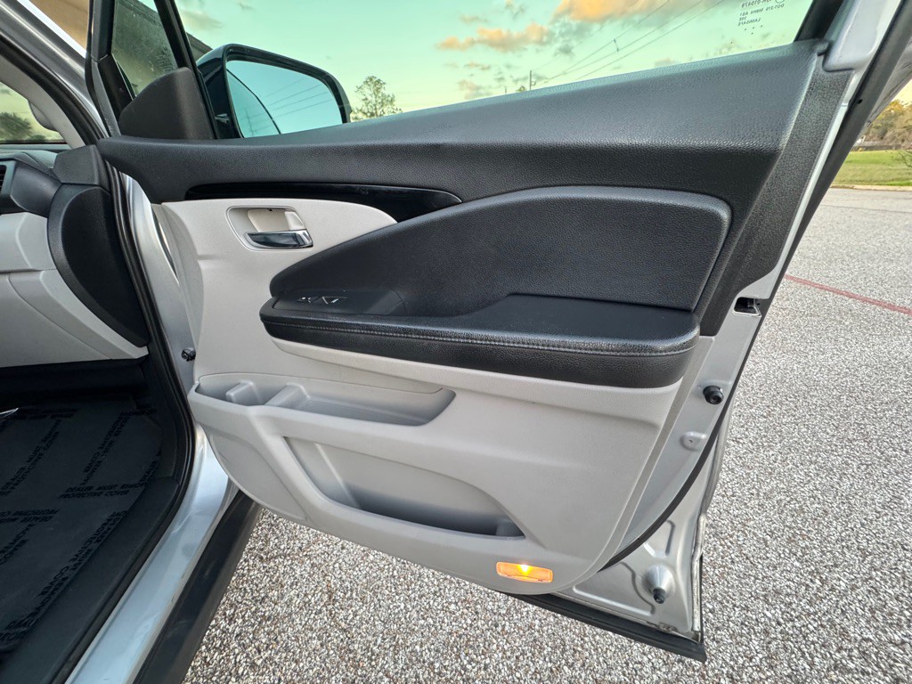 2017 Honda Pilot Image 24