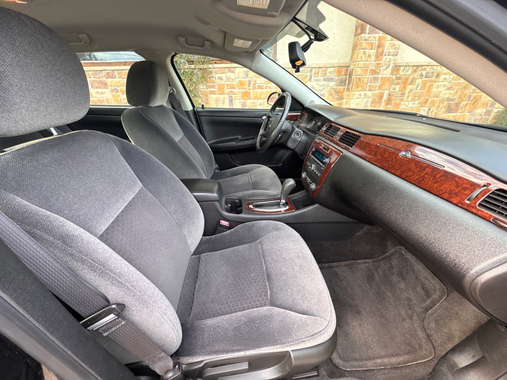 2011 Chevrolet Impala Image 12