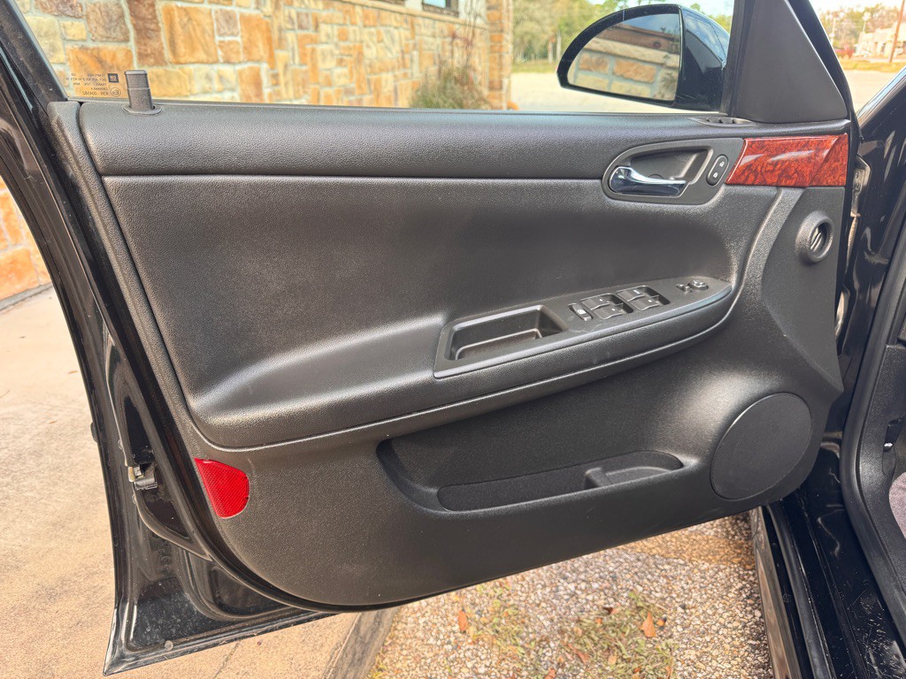 2011 Chevrolet Impala Image 16