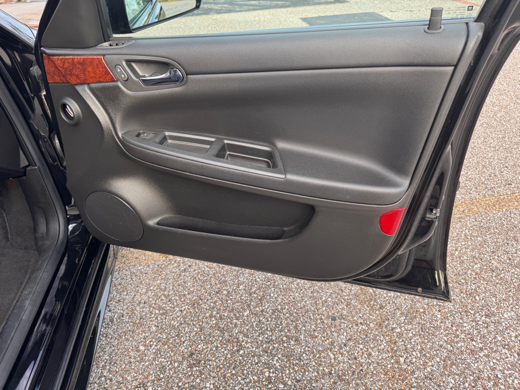 2011 Chevrolet Impala Image 17