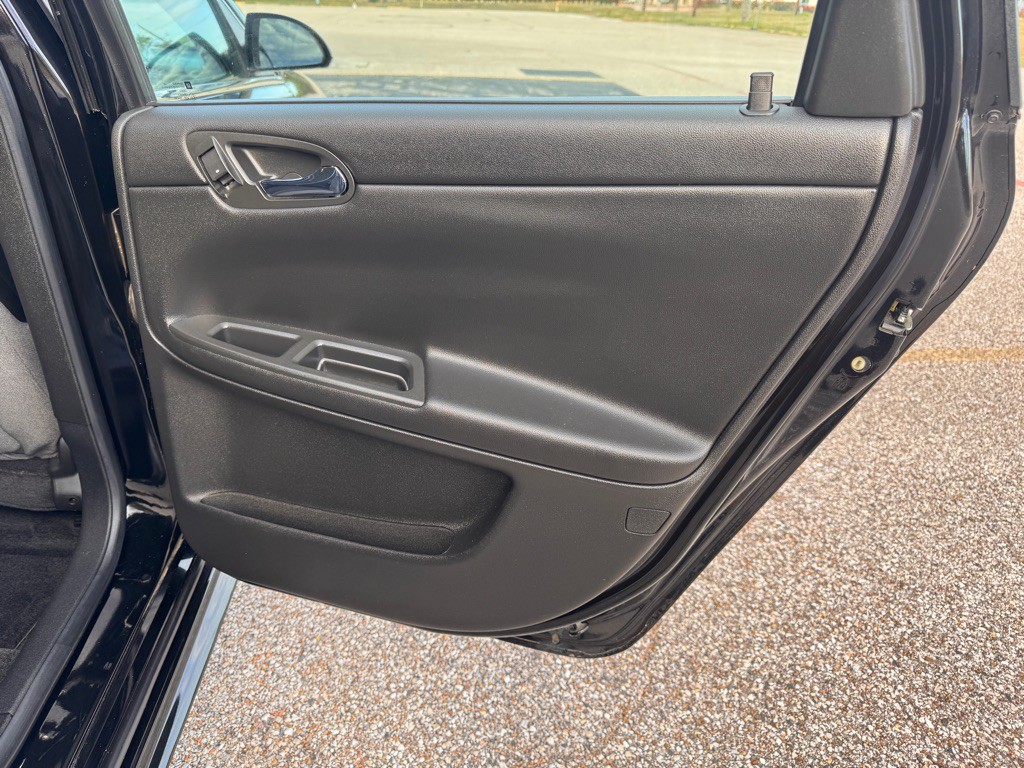 2011 Chevrolet Impala Image 19