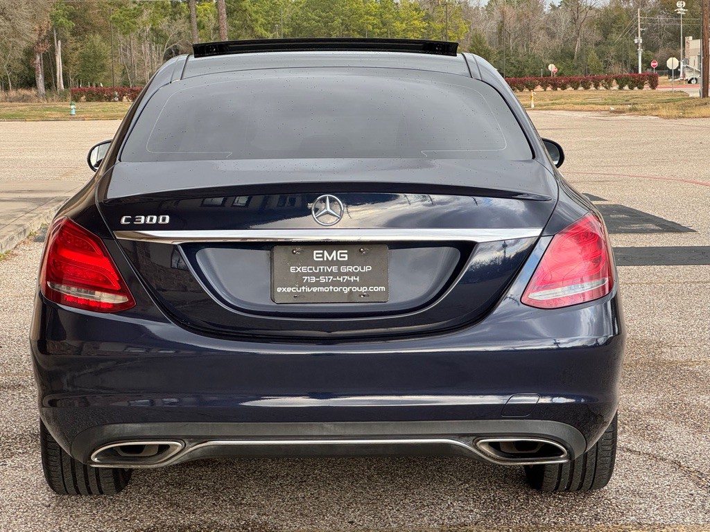 2016 Mercedes-Benz C-Class Image 4