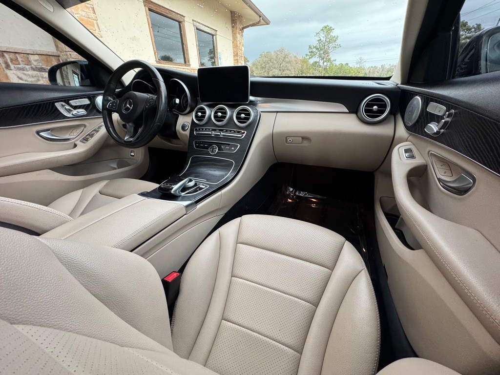2016 Mercedes-Benz C-Class Image 16