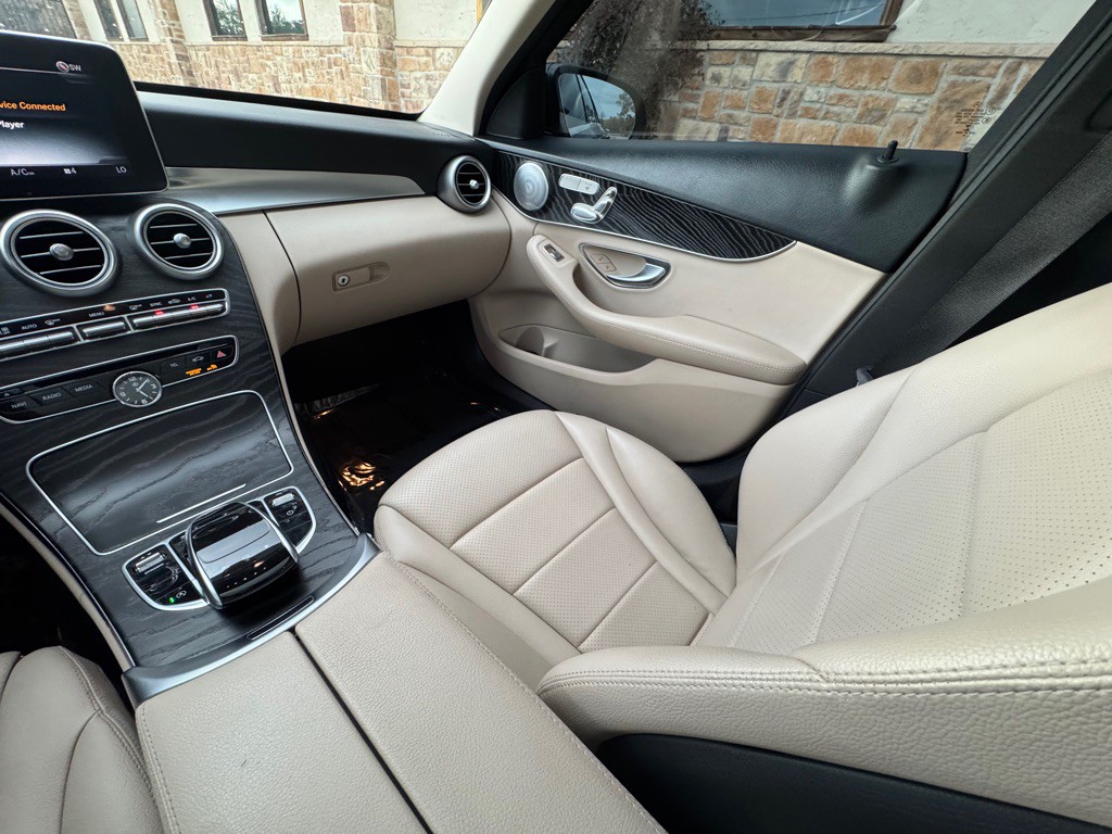 2016 Mercedes-Benz C-Class Image 17