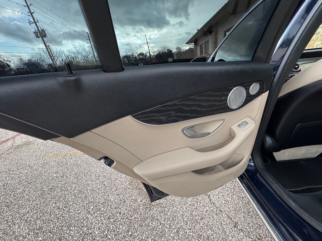 2016 Mercedes-Benz C-Class Image 27