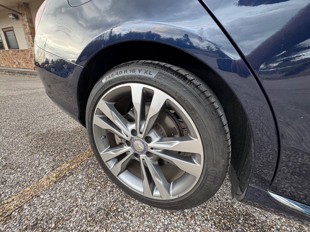 2016 Mercedes-Benz C-Class Image 32