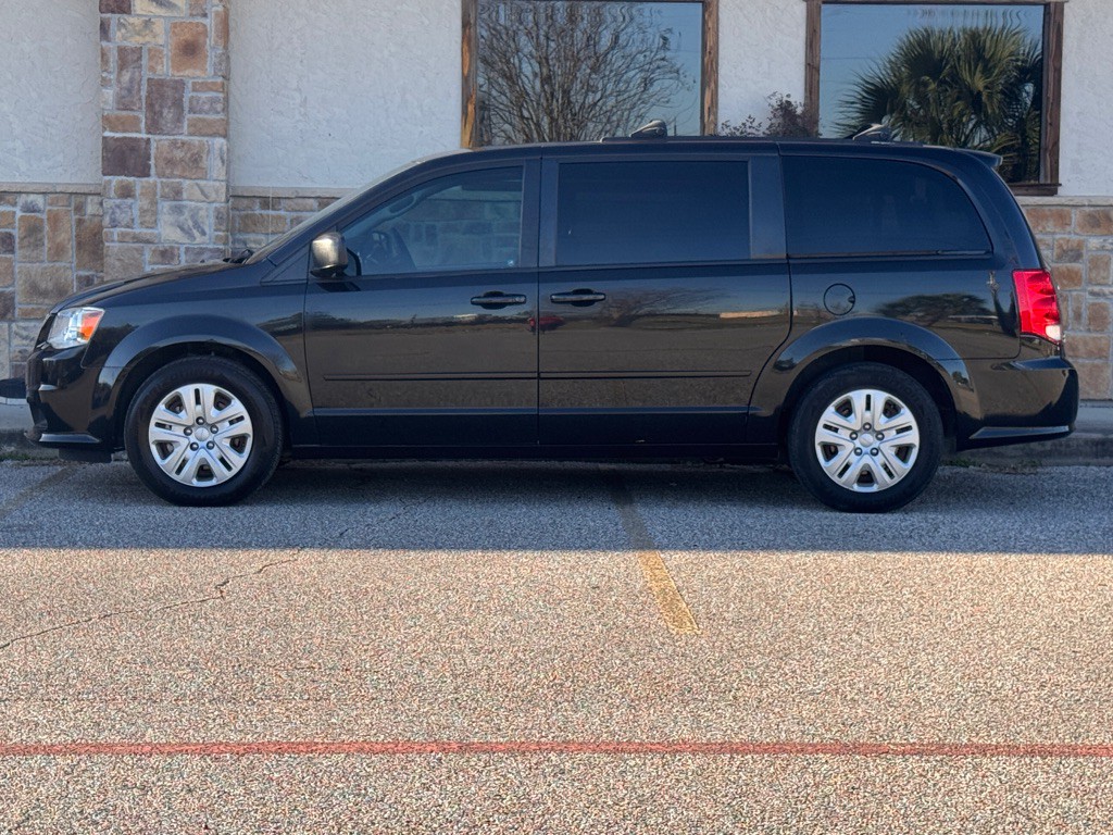 2017 Dodge Grand Caravan Image 2