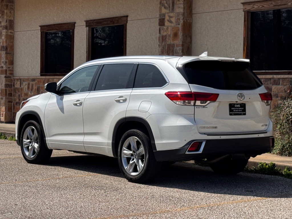 2017 Toyota Highlander Image 3