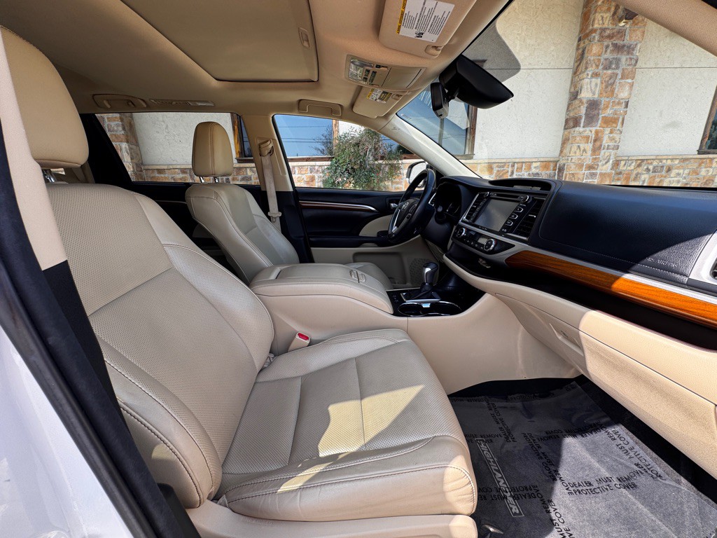 2017 Toyota Highlander Image 9