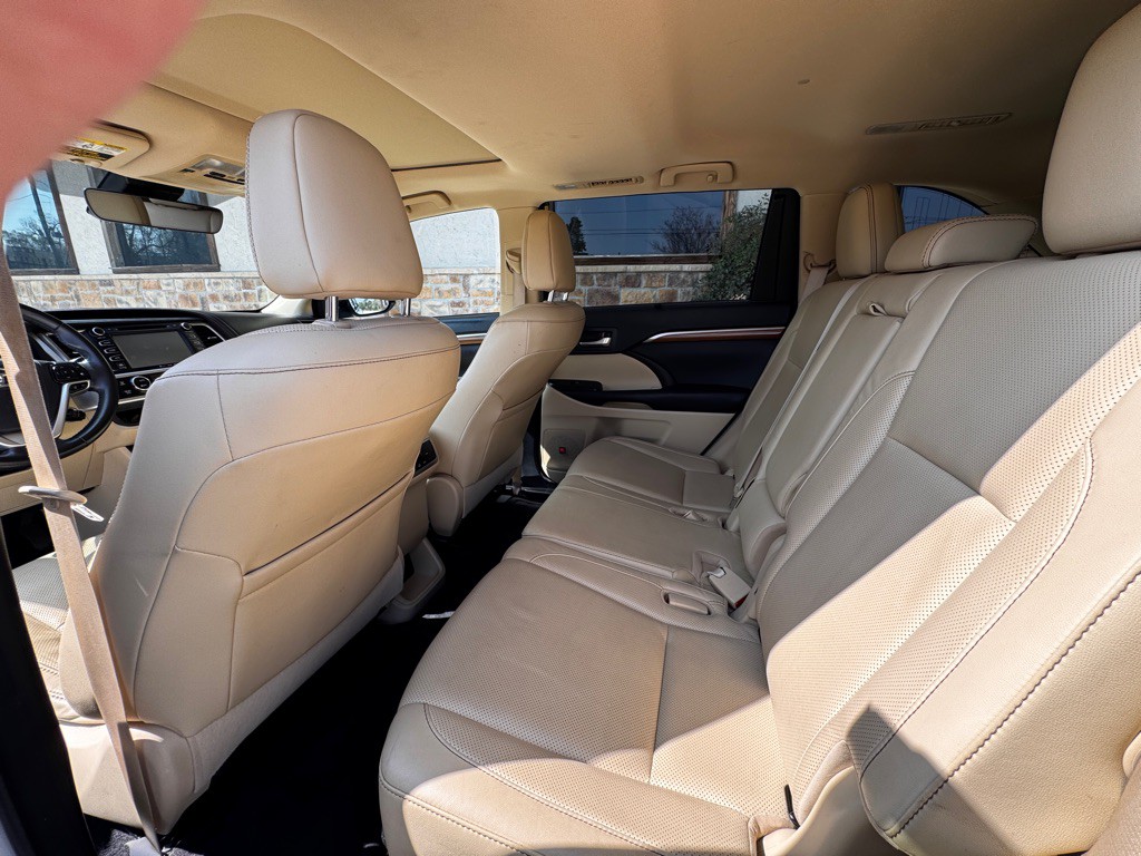 2017 Toyota Highlander Image 10