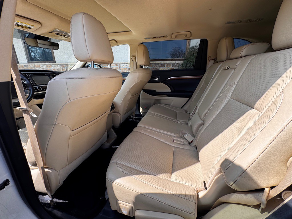 2017 Toyota Highlander Image 11