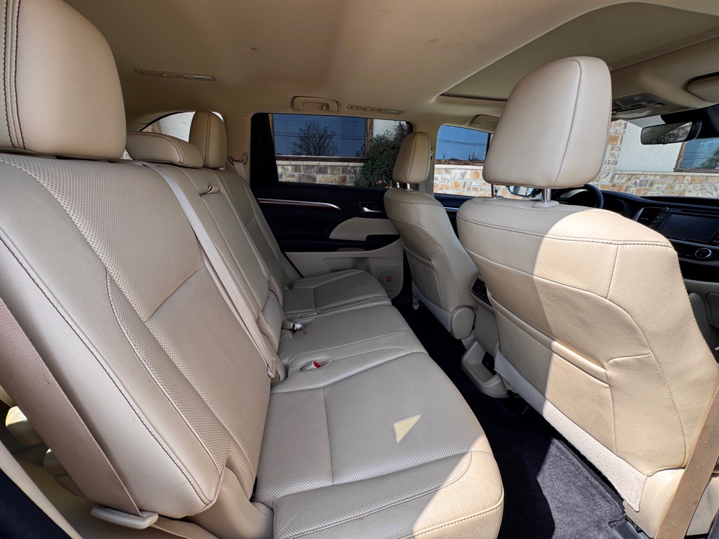 2017 Toyota Highlander Image 12