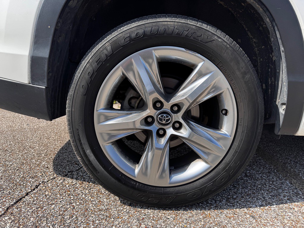 2017 Toyota Highlander Image 20