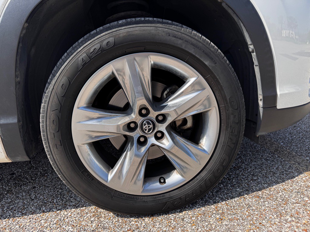 2017 Toyota Highlander Image 21