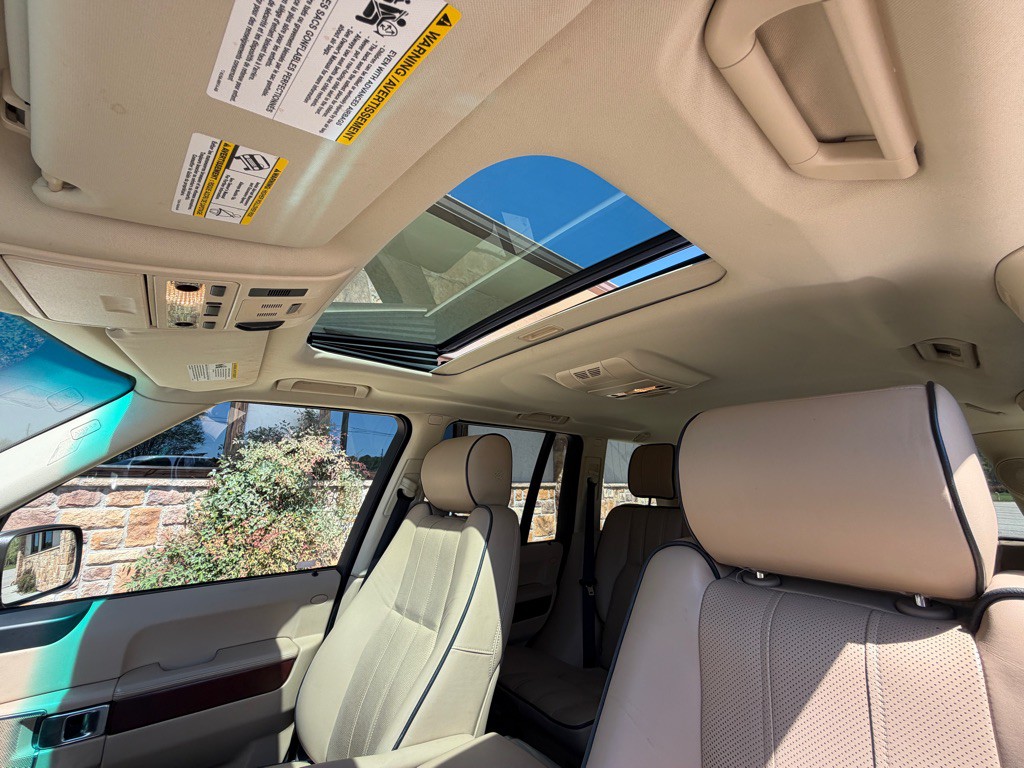 2011 Land Rover Range Rover Image 12