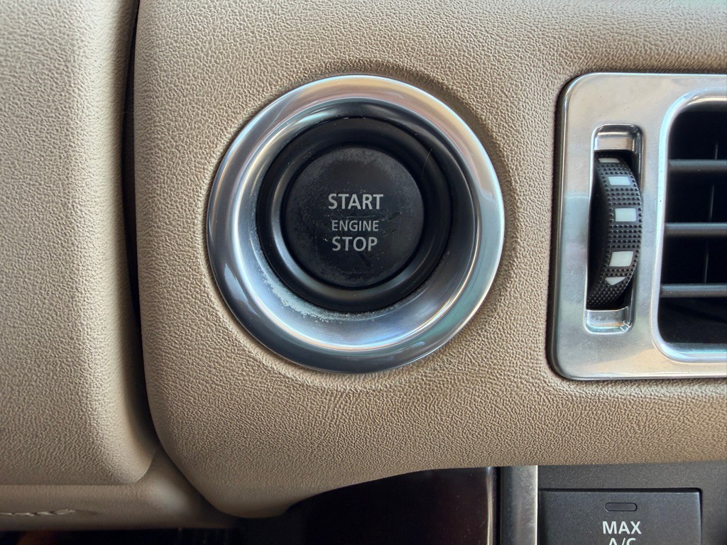 2011 Land Rover Range Rover Image 16