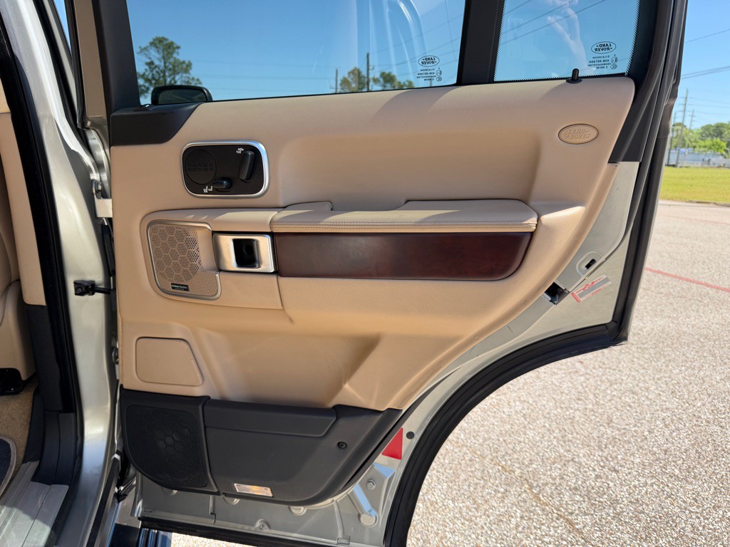 2011 Land Rover Range Rover Image 21