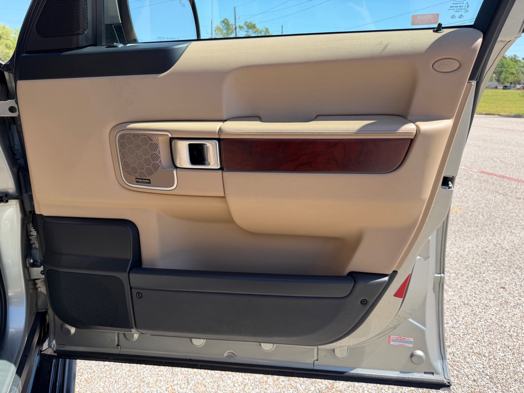 2011 Land Rover Range Rover Image 22