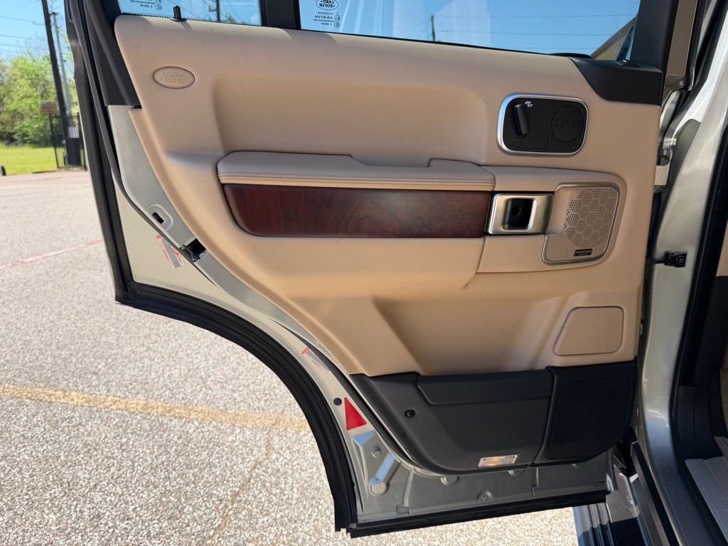 2011 Land Rover Range Rover Image 23