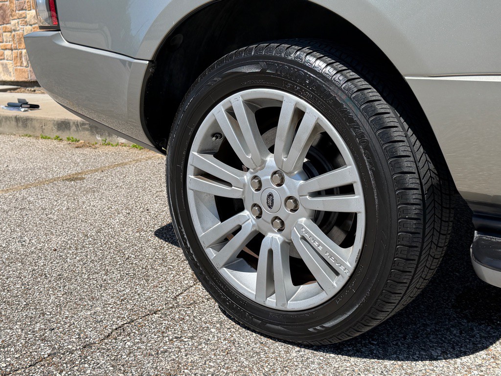 2011 Land Rover Range Rover Image 24