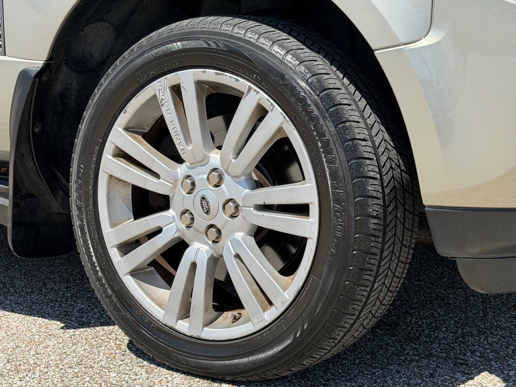 2011 Land Rover Range Rover Image 25