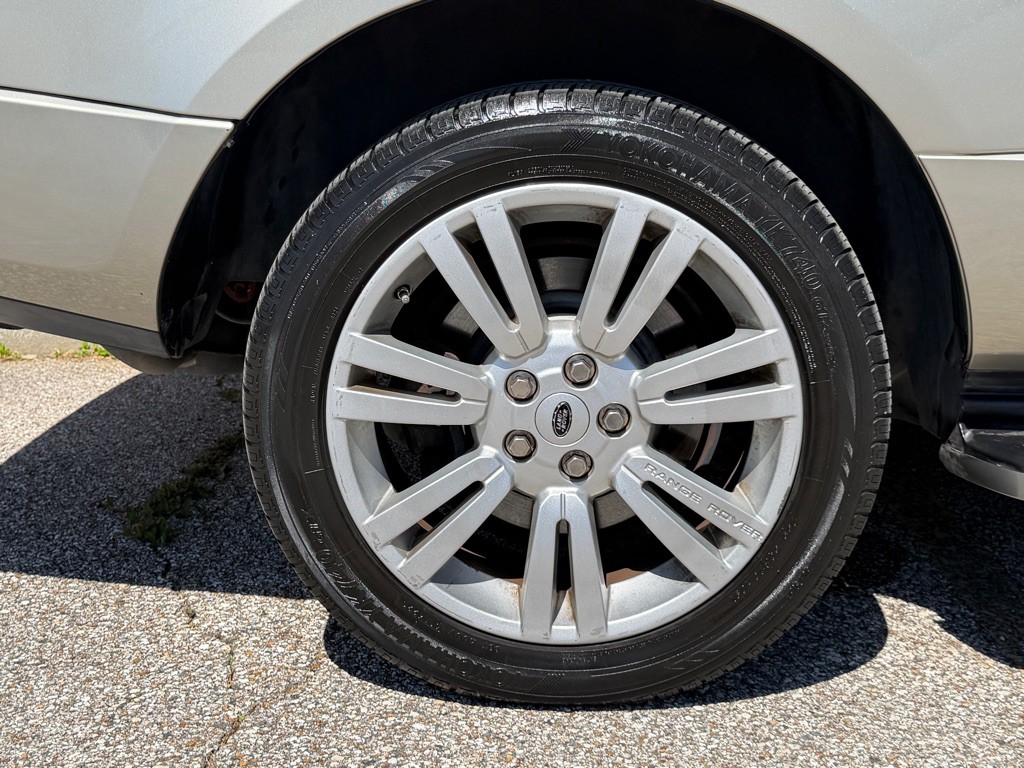 2011 Land Rover Range Rover Image 26