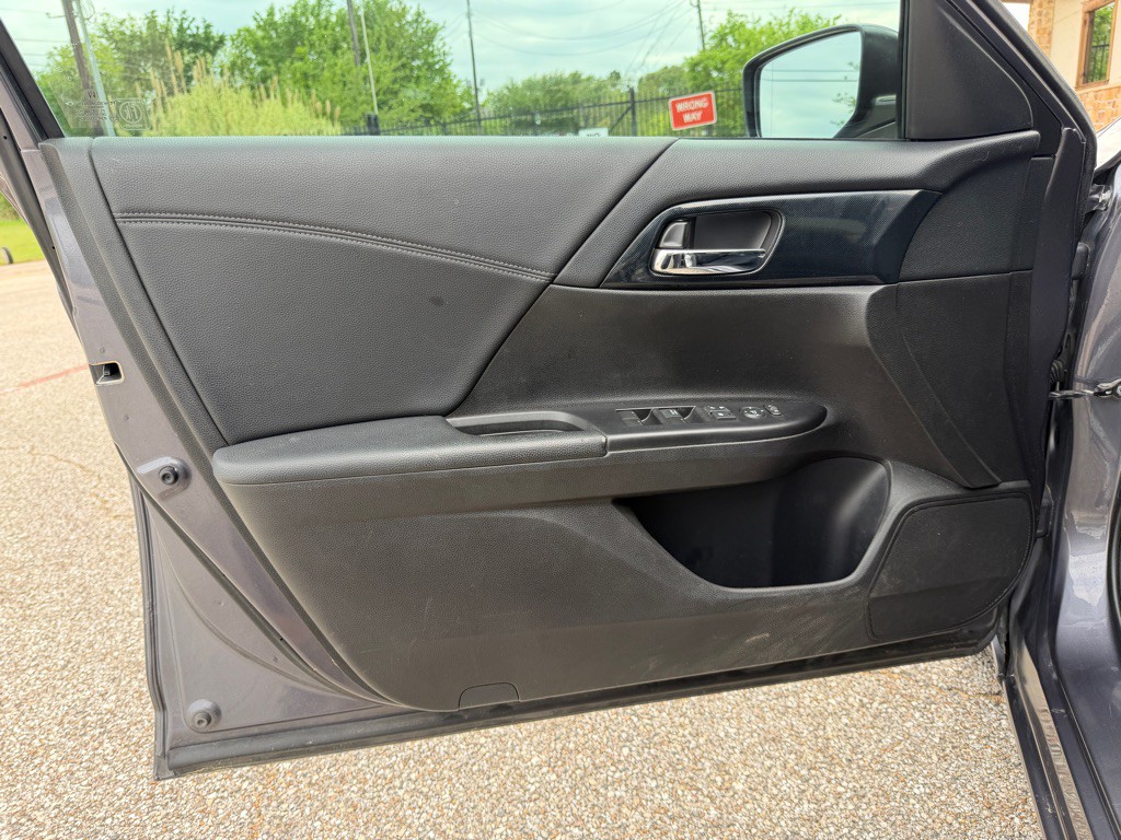 2013 Honda Accord Image 18