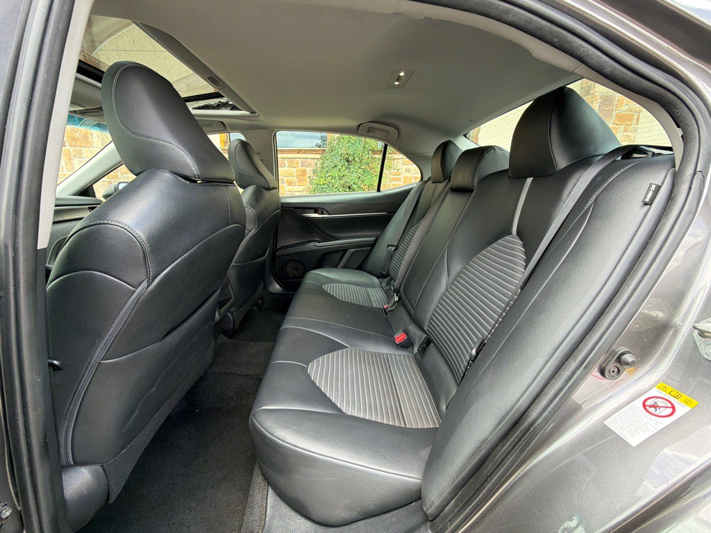 2018 Toyota Camry Image 17