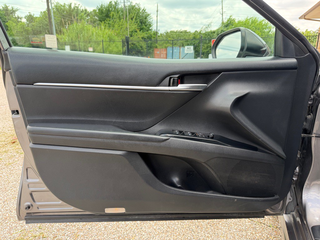 2018 Toyota Camry Image 18