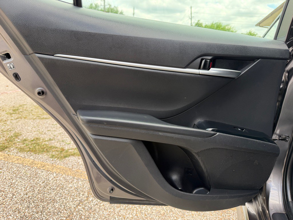 2018 Toyota Camry Image 19