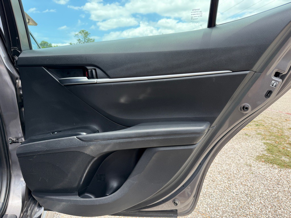 2018 Toyota Camry Image 20