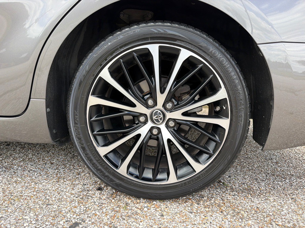 2018 Toyota Camry Image 25