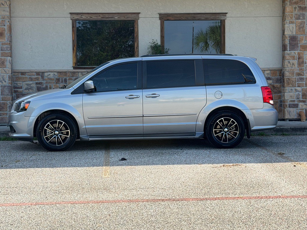 2015 Dodge Grand Caravan Image 2