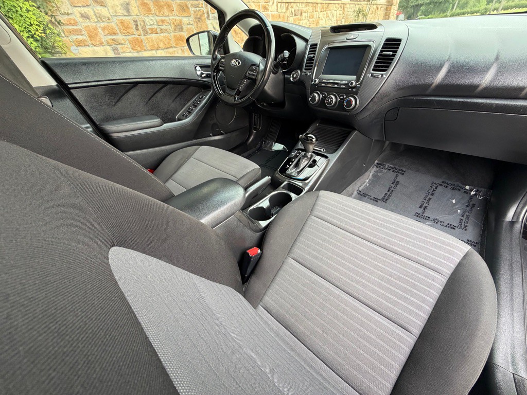 2018 Kia Forte Image 16