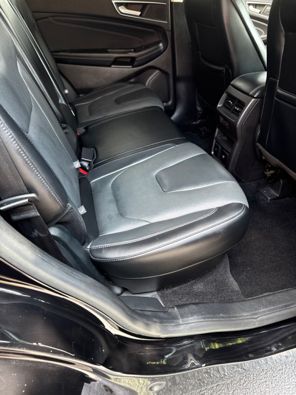 2017 Ford Edge Image 16