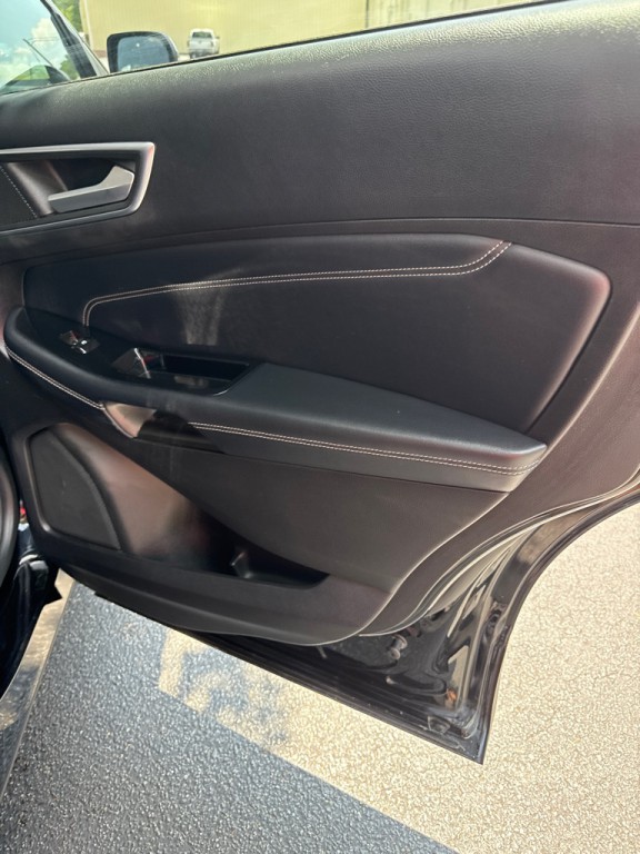2017 Ford Edge Image 17