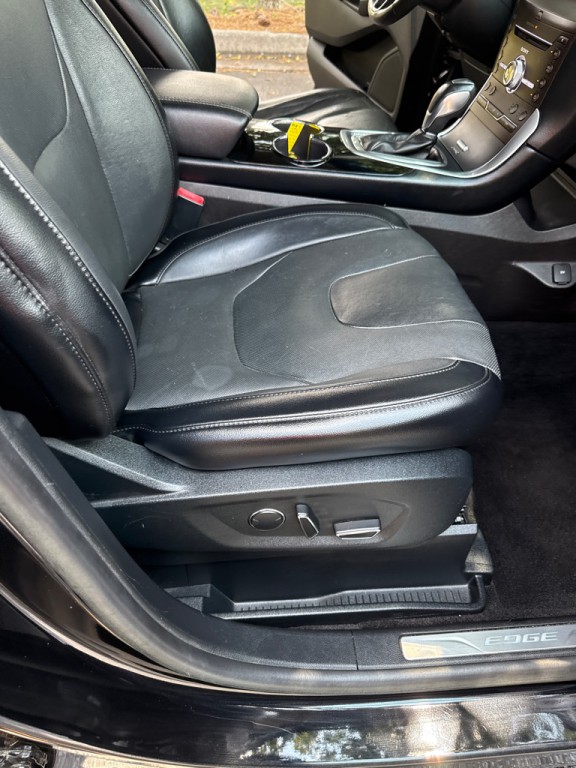 2017 Ford Edge Image 18