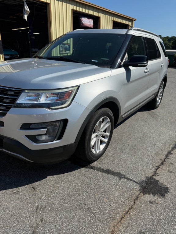 2017 Ford Explorer Image 2
