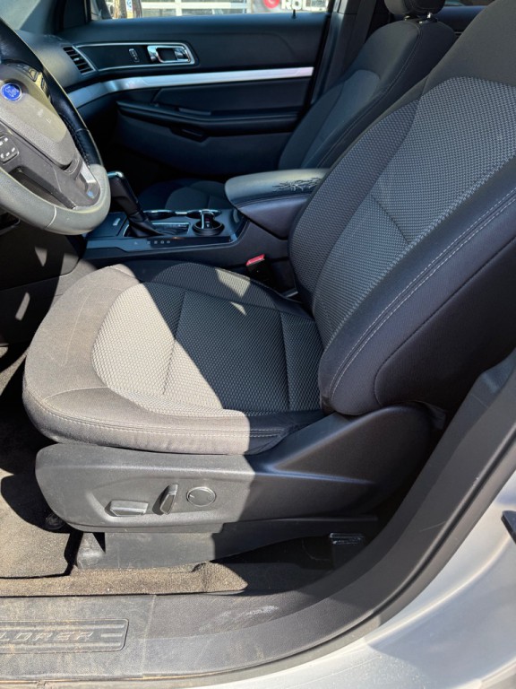 2017 Ford Explorer Image 9