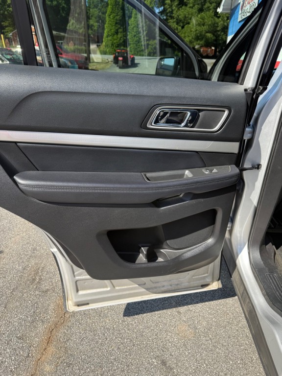2017 Ford Explorer Image 12