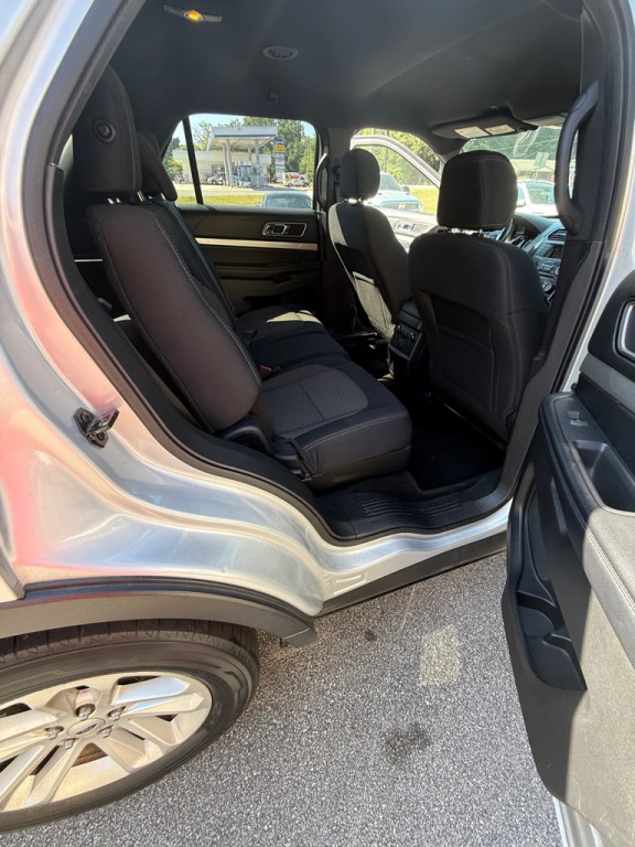 2017 Ford Explorer Image 18