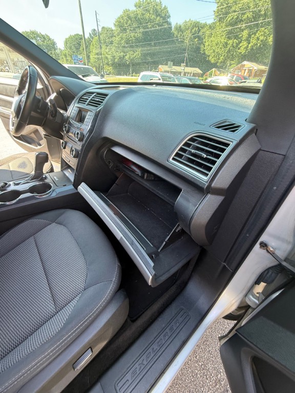 2017 Ford Explorer Image 22