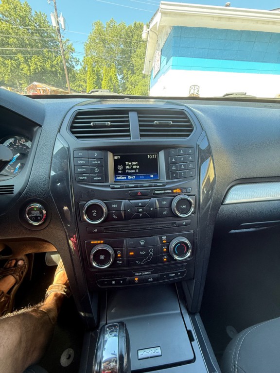 2017 Ford Explorer Image 26