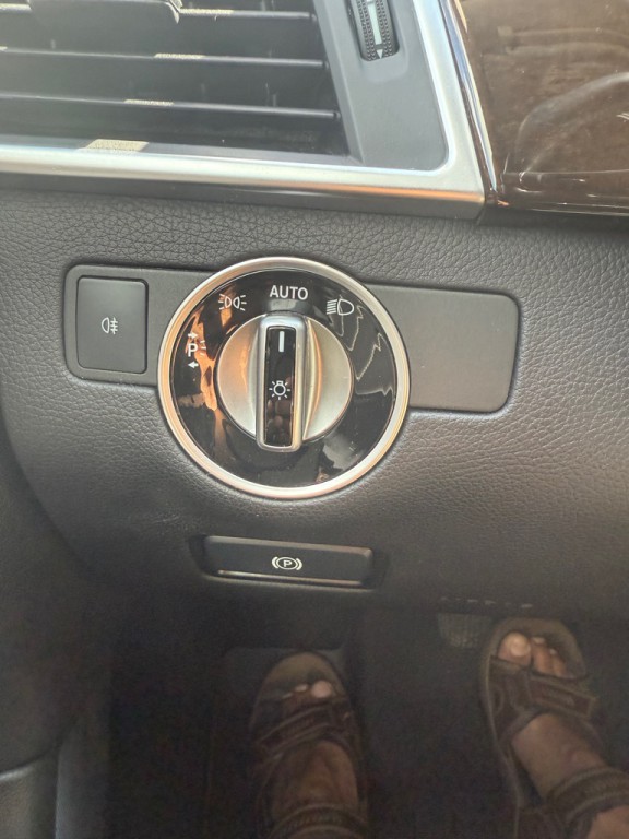 2016 Mercedes-Benz GL-Class Image 34