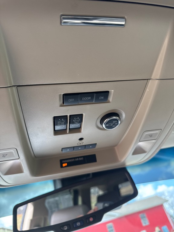 2015 GMC Yukon Image 28