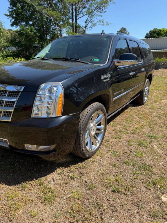 2012 Cadillac Escalade Image 2