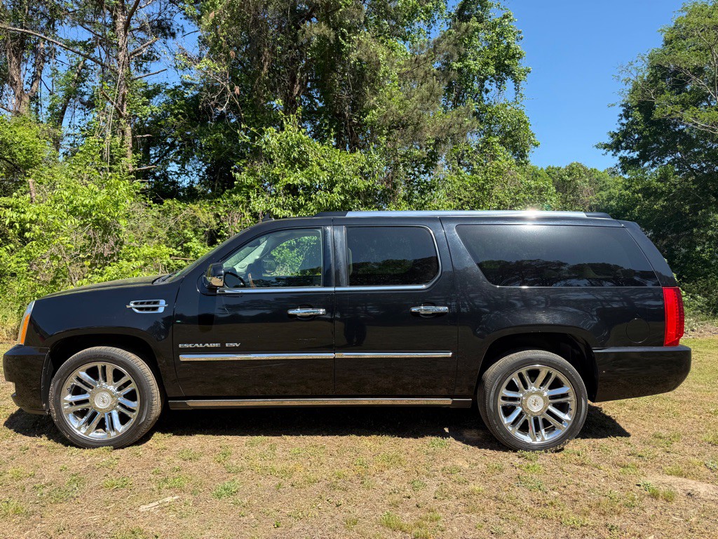2012 Cadillac Escalade Image 3