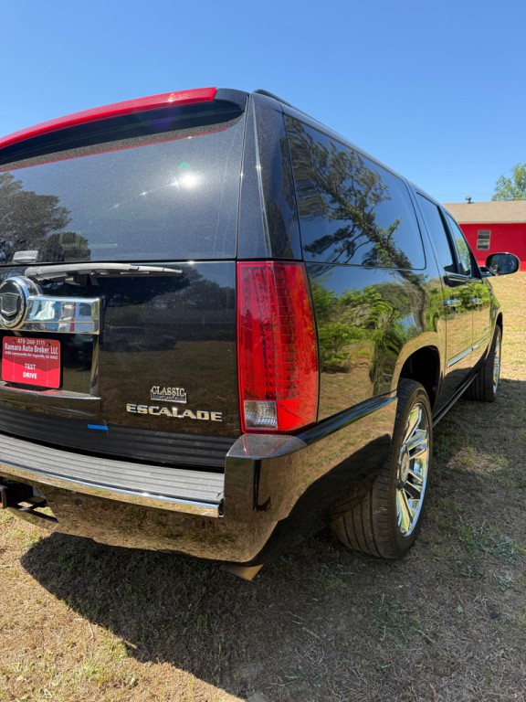2012 Cadillac Escalade Image 6