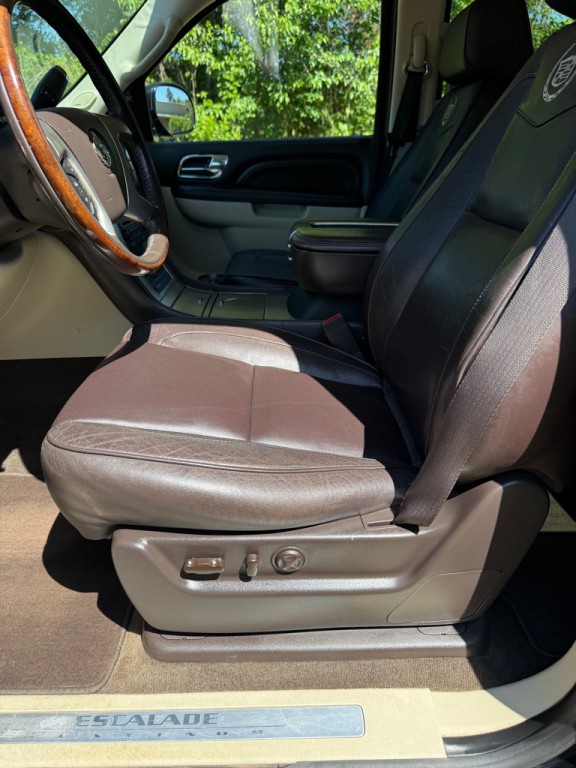 2012 Cadillac Escalade Image 9